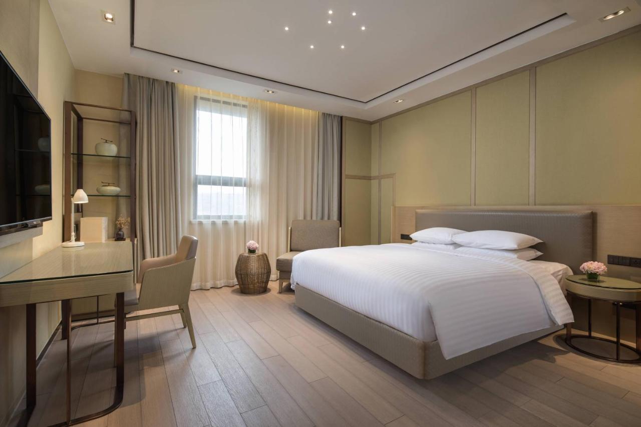 Courtyard By Marriott Shanghai International Tourism And Resorts Zone Exterior photo