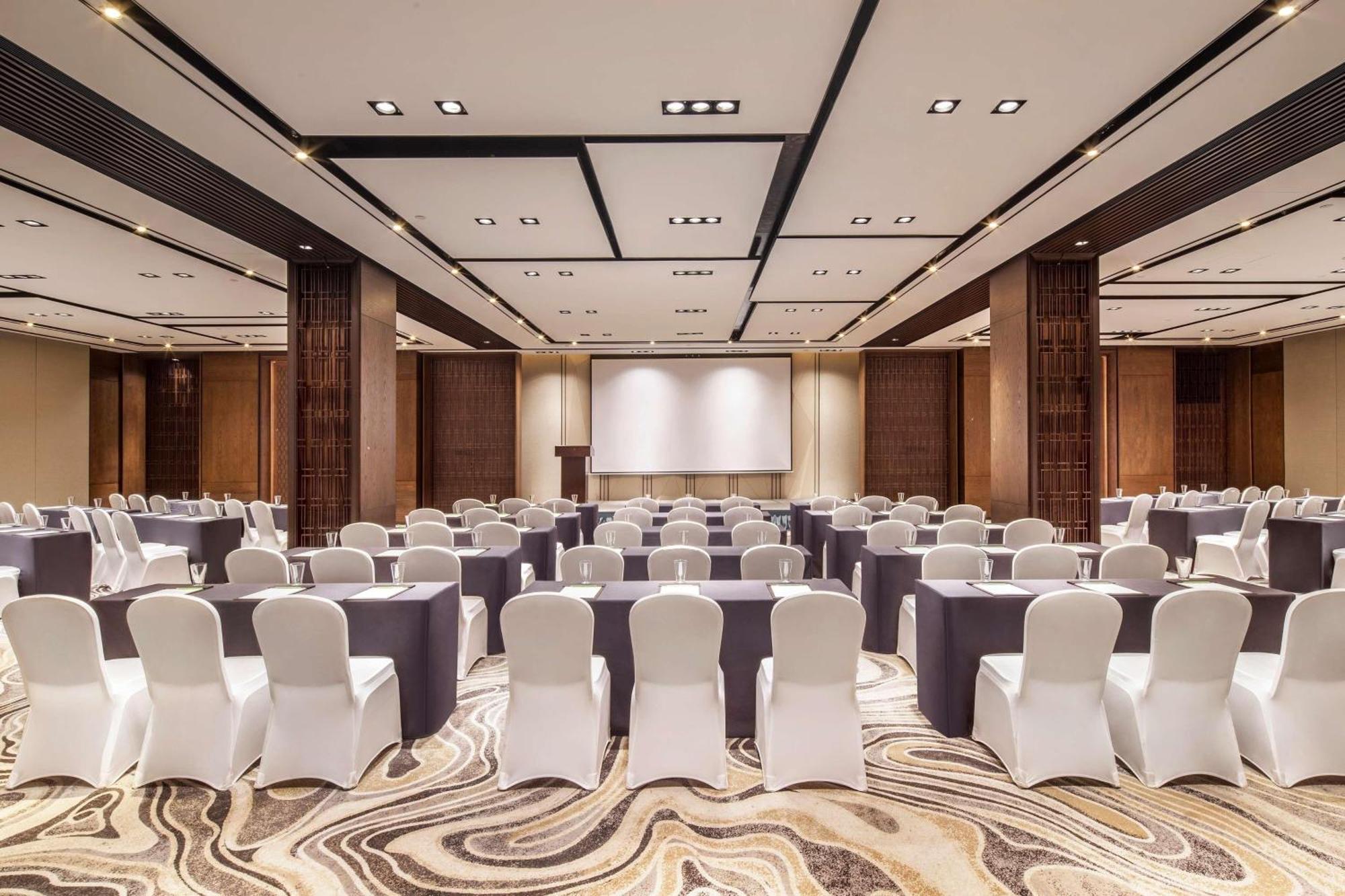 Courtyard By Marriott Shanghai International Tourism And Resorts Zone Exterior photo