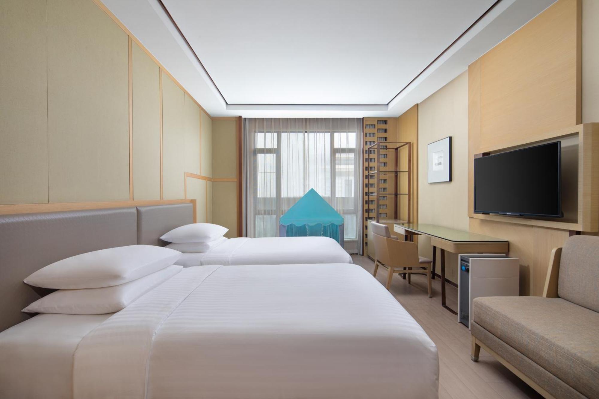 Courtyard By Marriott Shanghai International Tourism And Resorts Zone Exterior photo