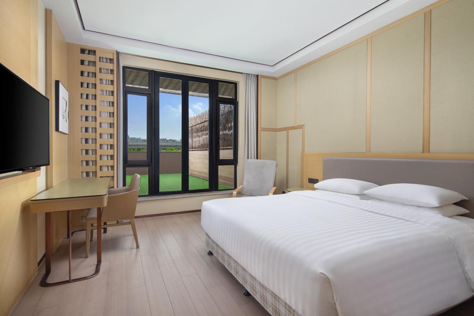Courtyard By Marriott Shanghai International Tourism And Resorts Zone Exterior photo