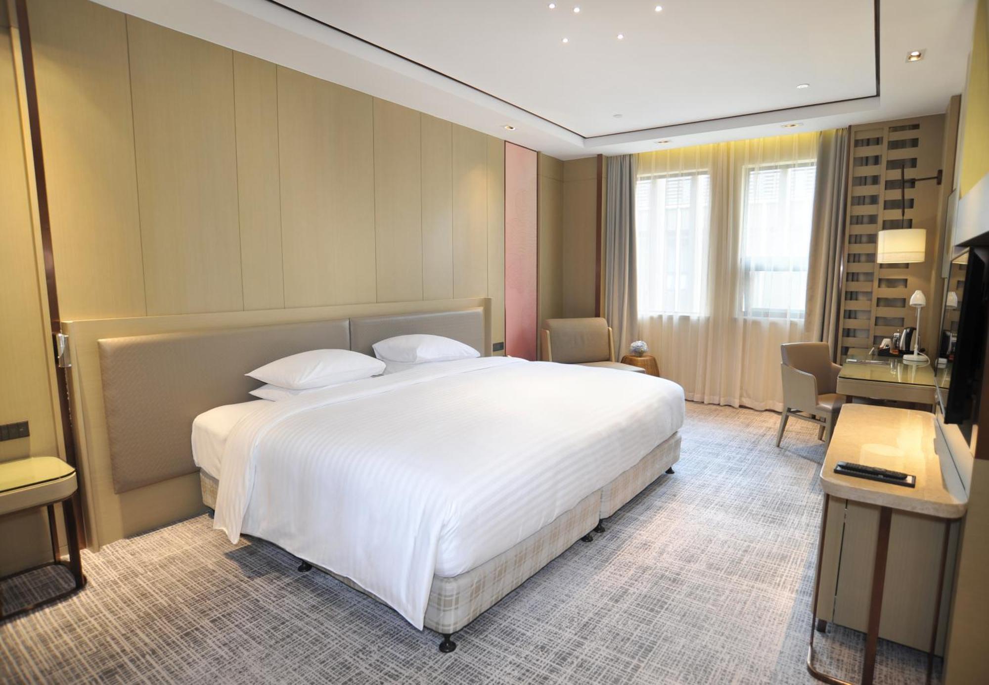 Courtyard By Marriott Shanghai International Tourism And Resorts Zone Exterior photo